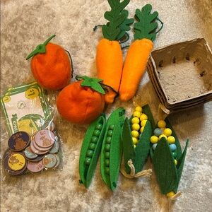 Colorful Felt Vegetable Play Set